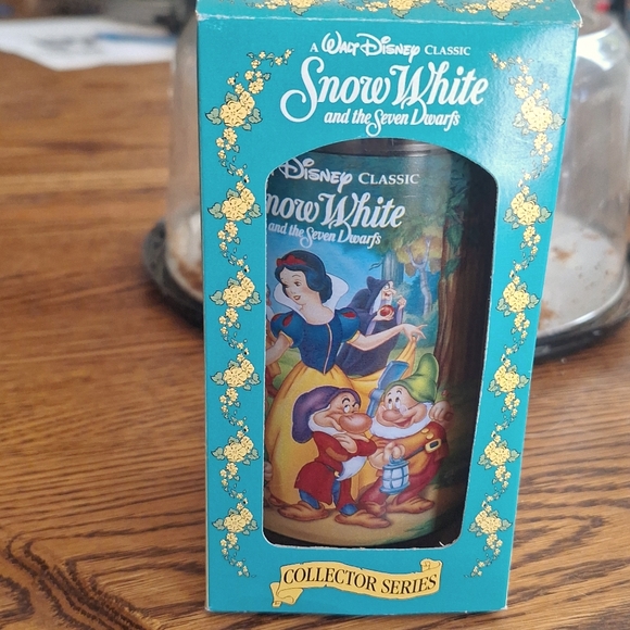 Collectible Snow White & The 7 Dwarfs 1994 Disney Glass/Cup - Picture 2 of 7